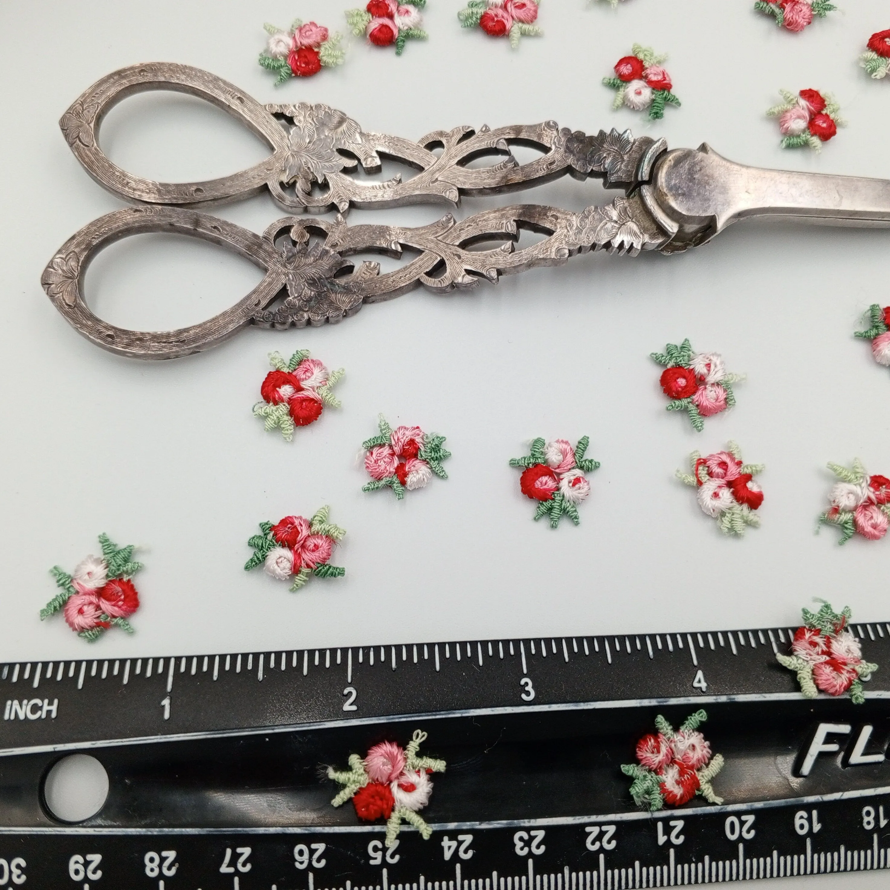 VINTAGE appliques cute white pink red flower embroidery Patches #305