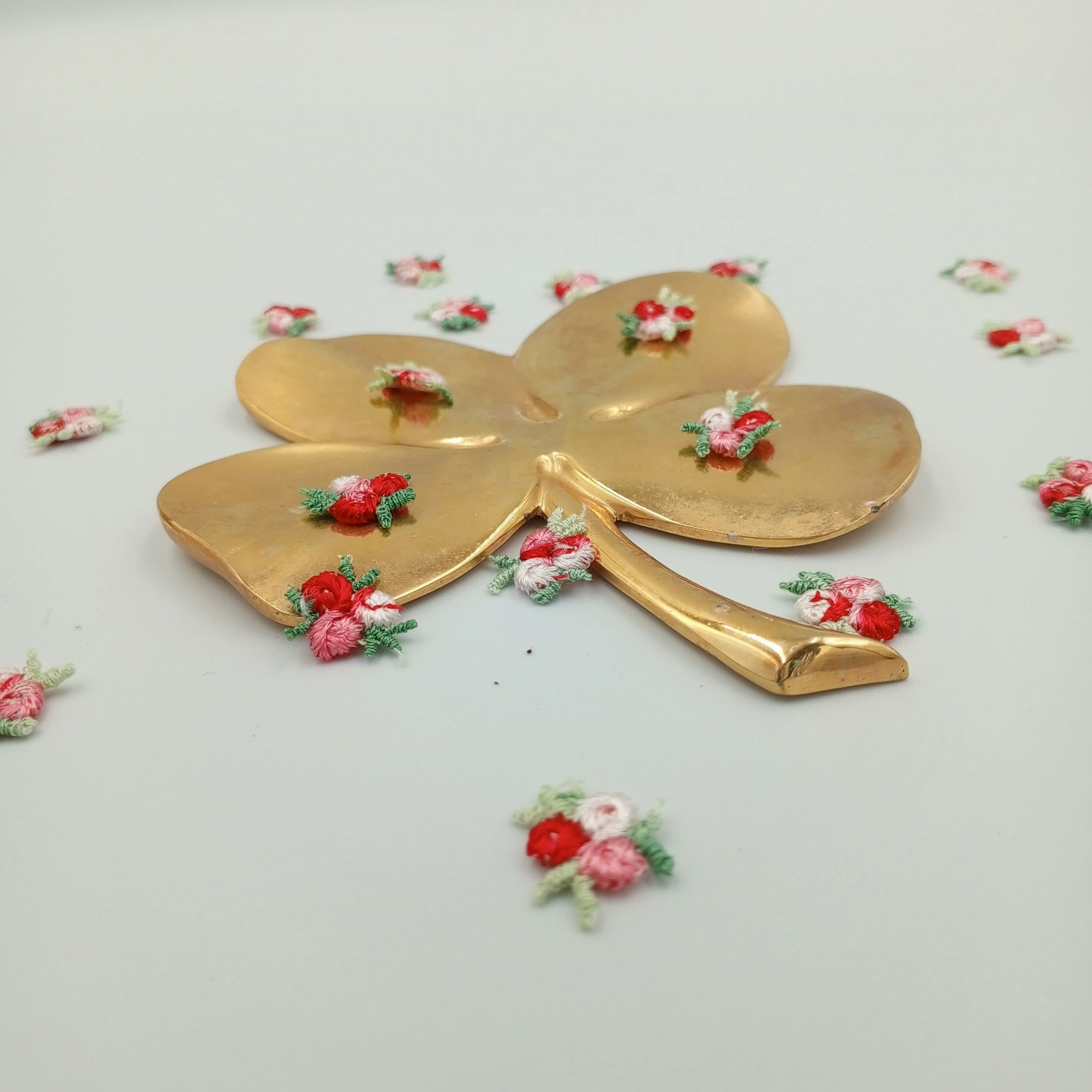 VINTAGE appliques cute white pink red flower embroidery Patches #305