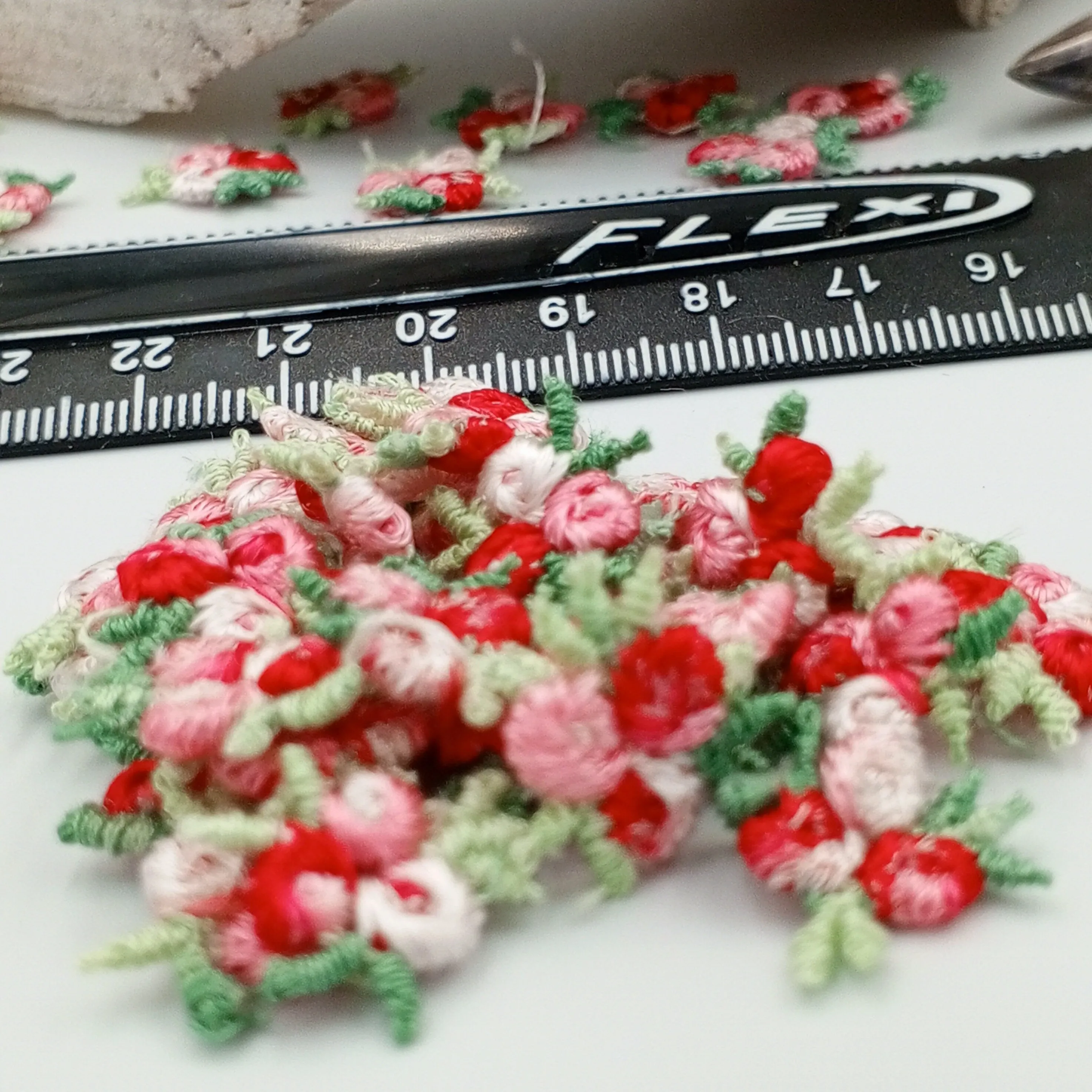 VINTAGE appliques cute white pink red flower embroidery Patches #305