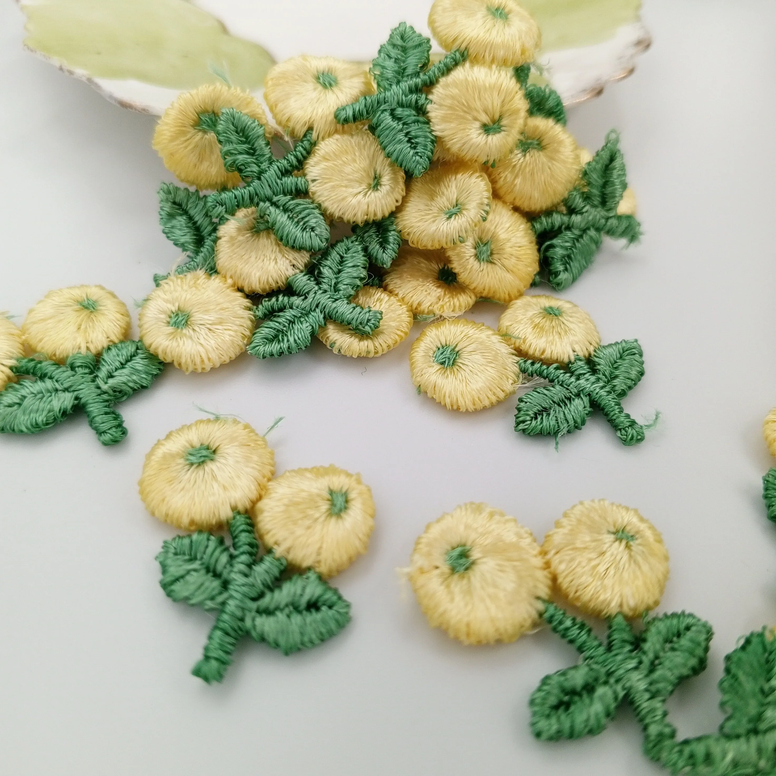VINTAGE appliques yellow flower ball embroidery Patches #320