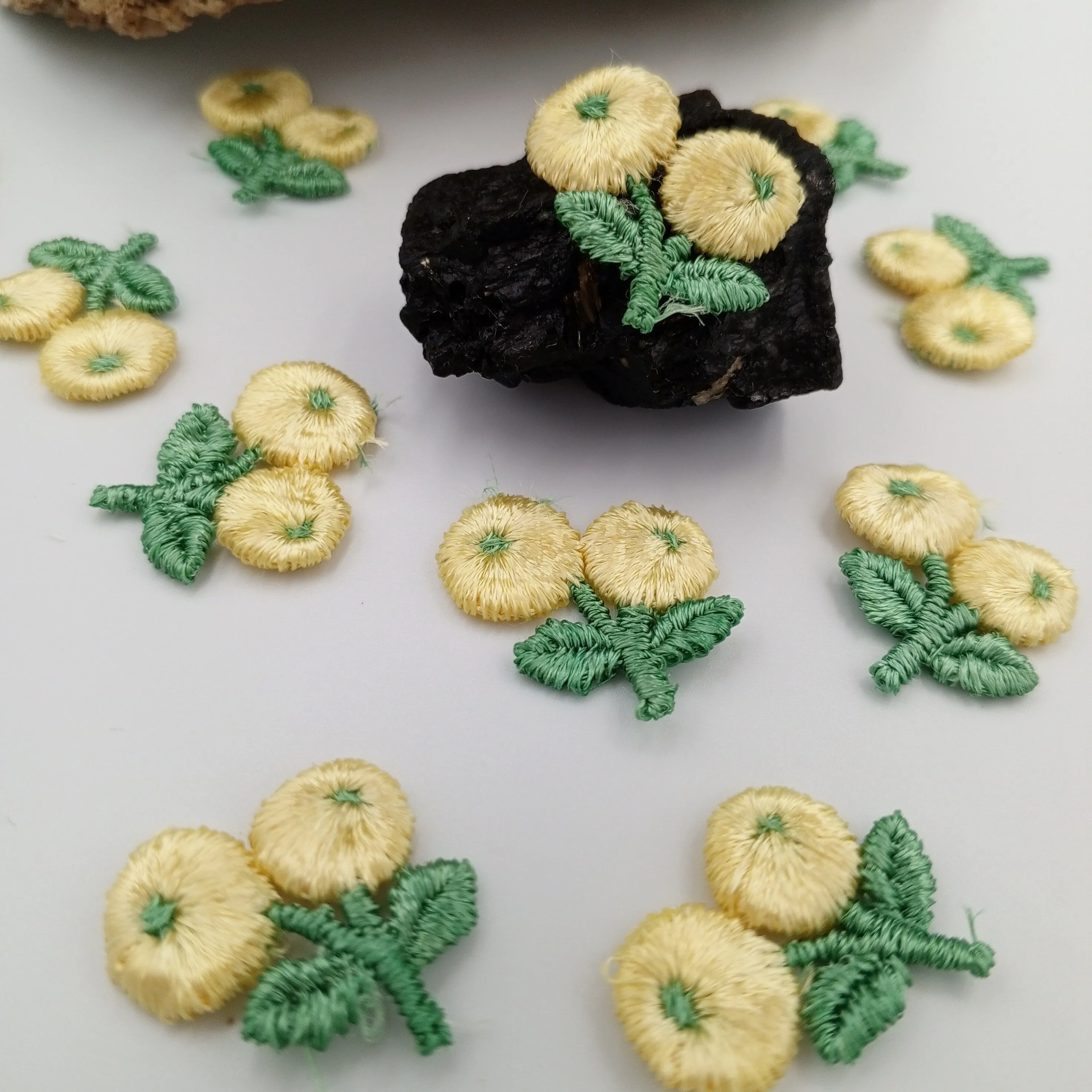 VINTAGE appliques yellow flower ball embroidery Patches #320