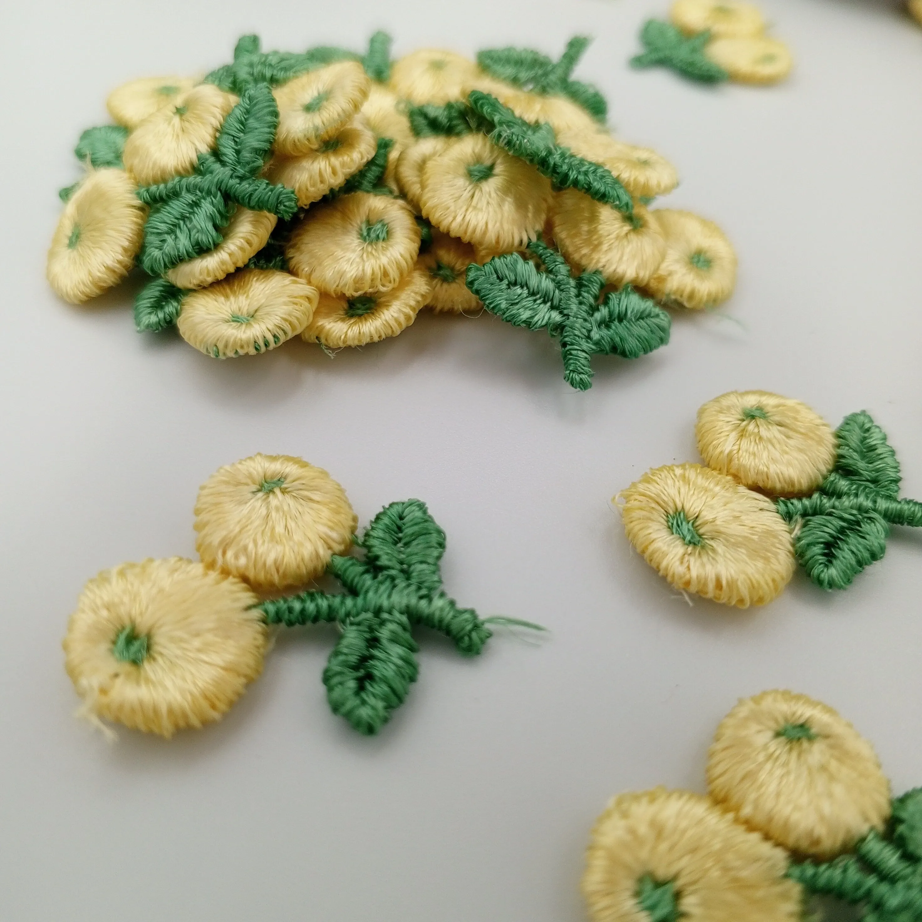 VINTAGE appliques yellow flower ball embroidery Patches #320