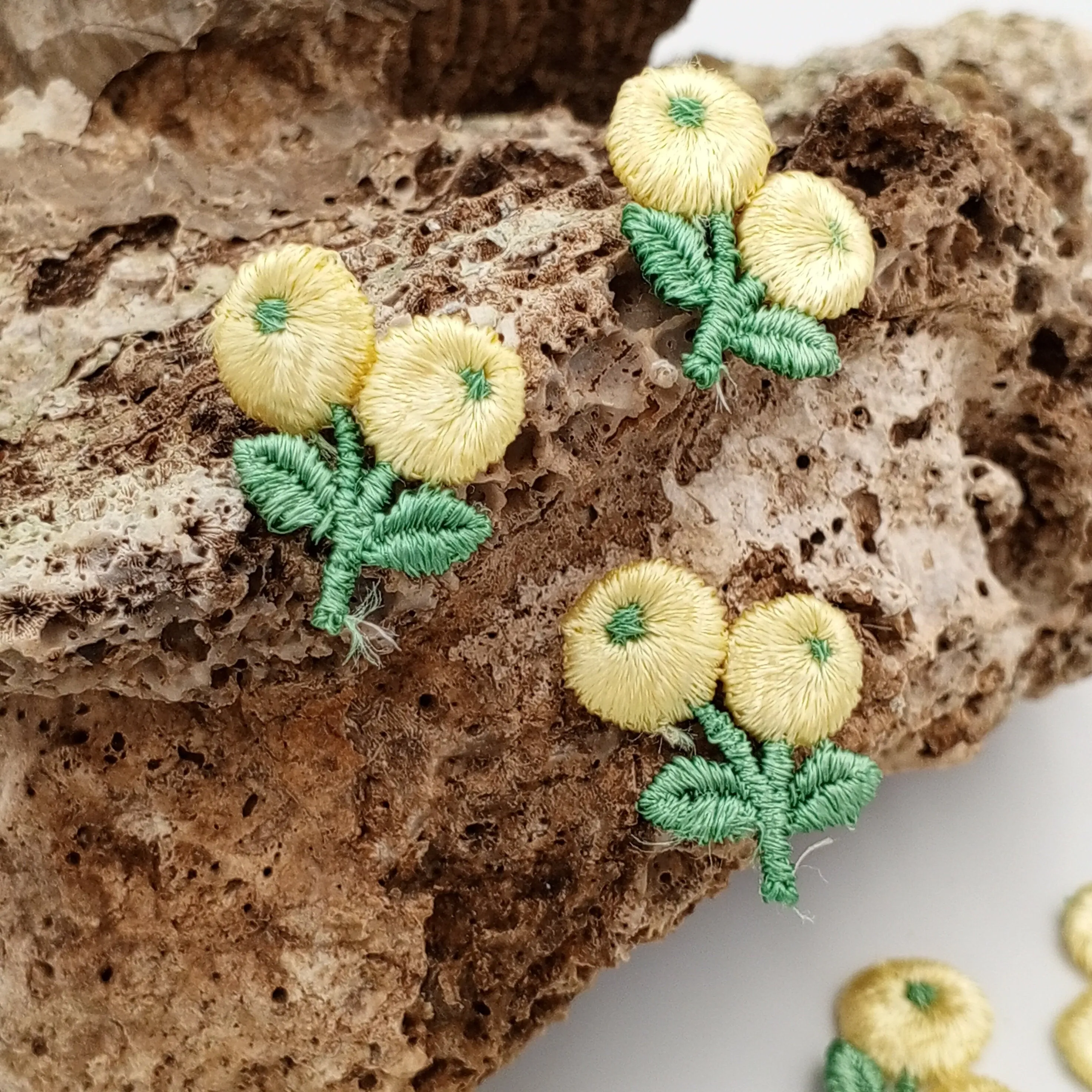 VINTAGE appliques yellow flower ball embroidery Patches #320