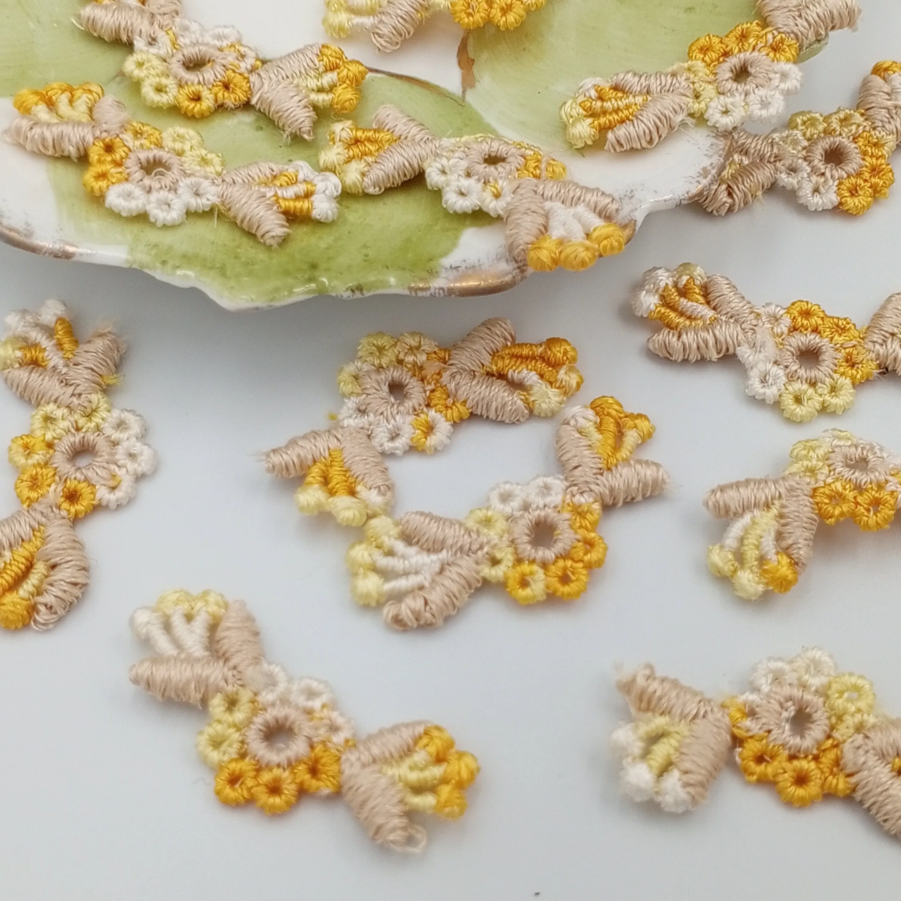 VINTAGE appliques yellow natural flower embroidery Patches #328