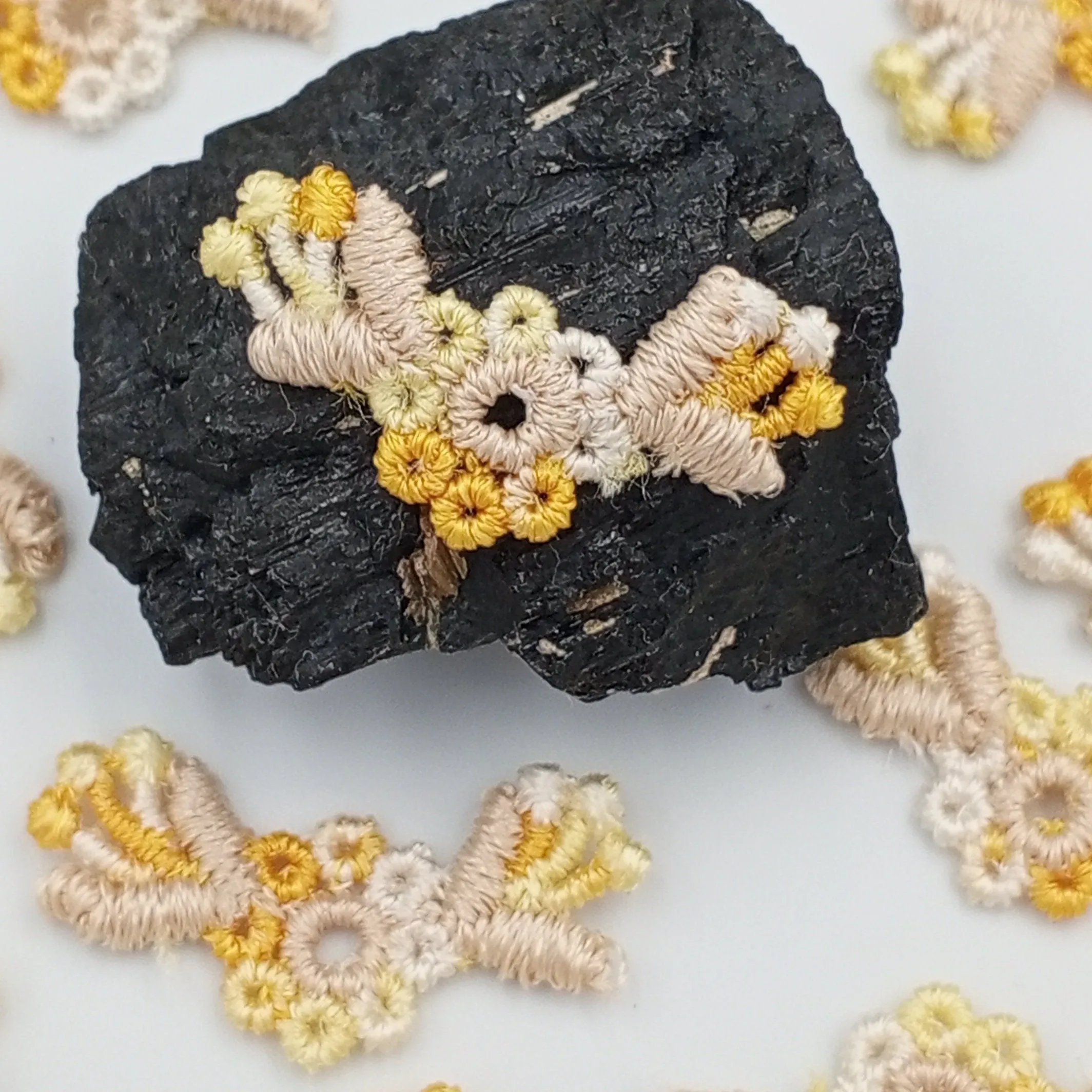 VINTAGE appliques yellow natural flower embroidery Patches #328
