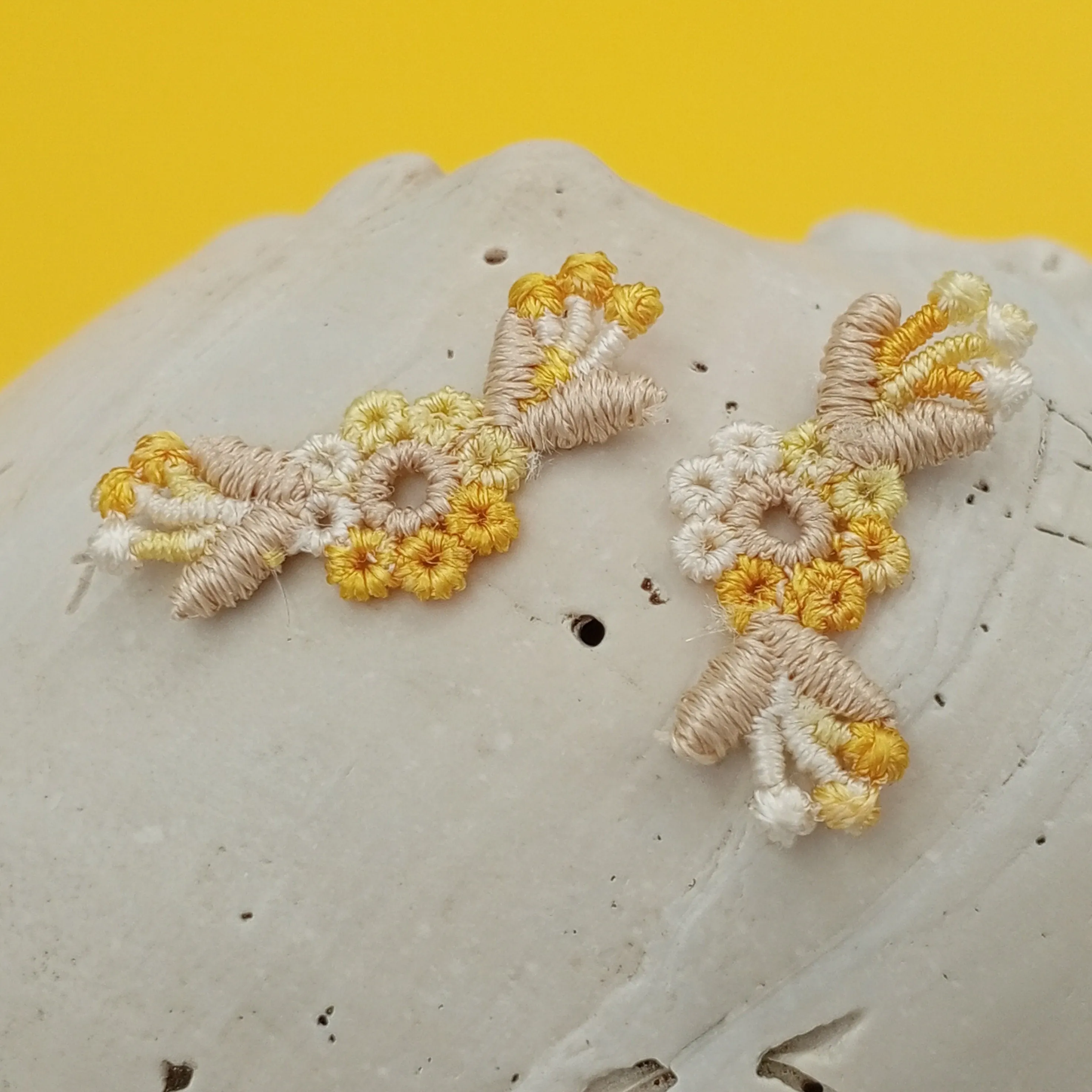 VINTAGE appliques yellow natural flower embroidery Patches #328