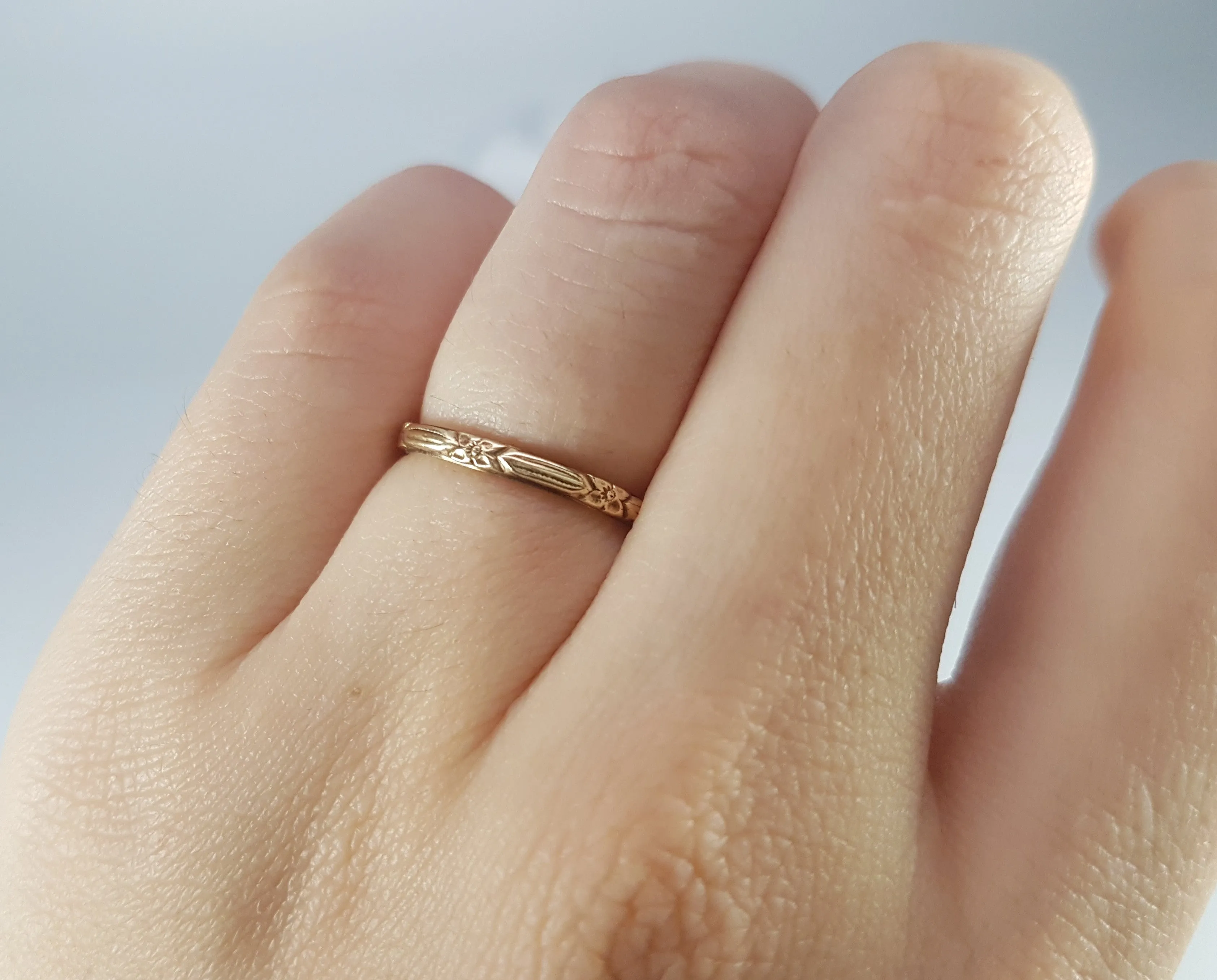 VINTAGE ETCHED  YELLOW GOLD BAND