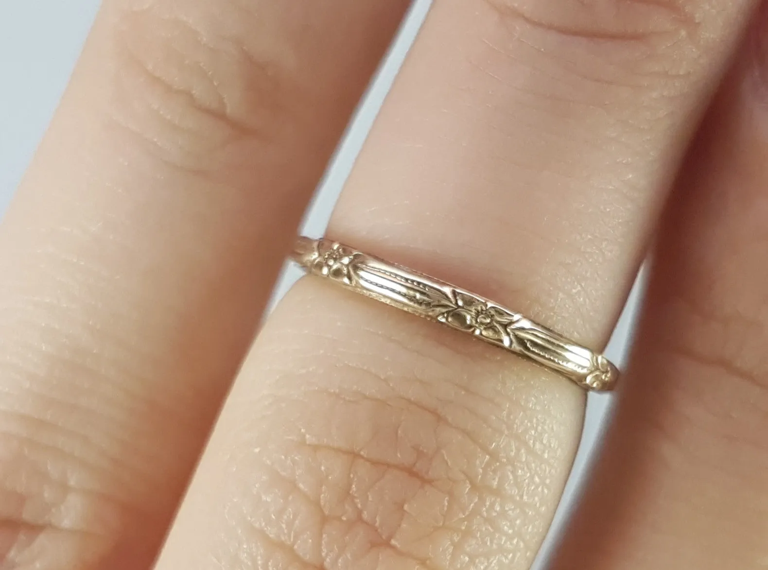 VINTAGE ETCHED  YELLOW GOLD BAND