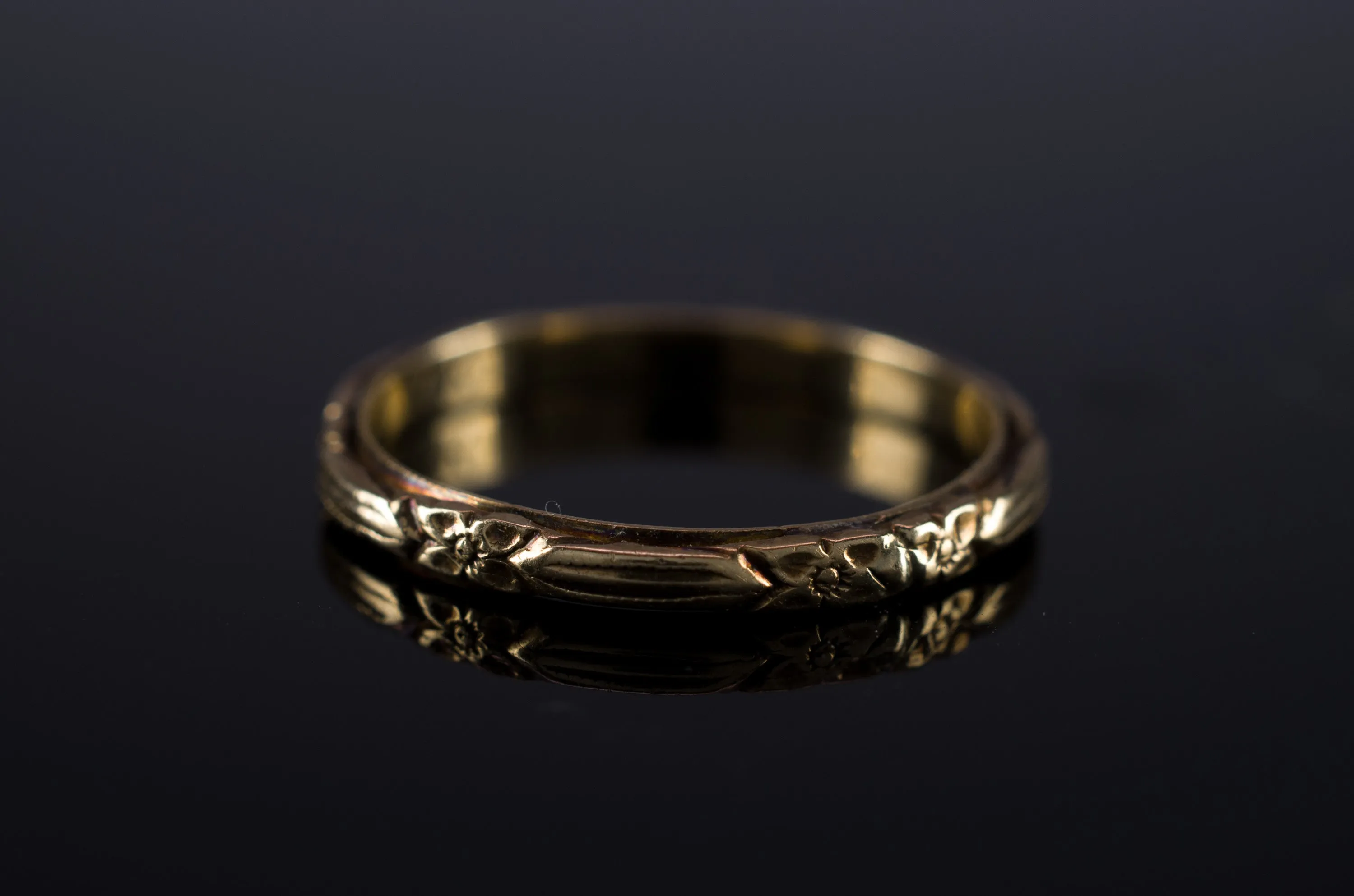 VINTAGE ETCHED  YELLOW GOLD BAND