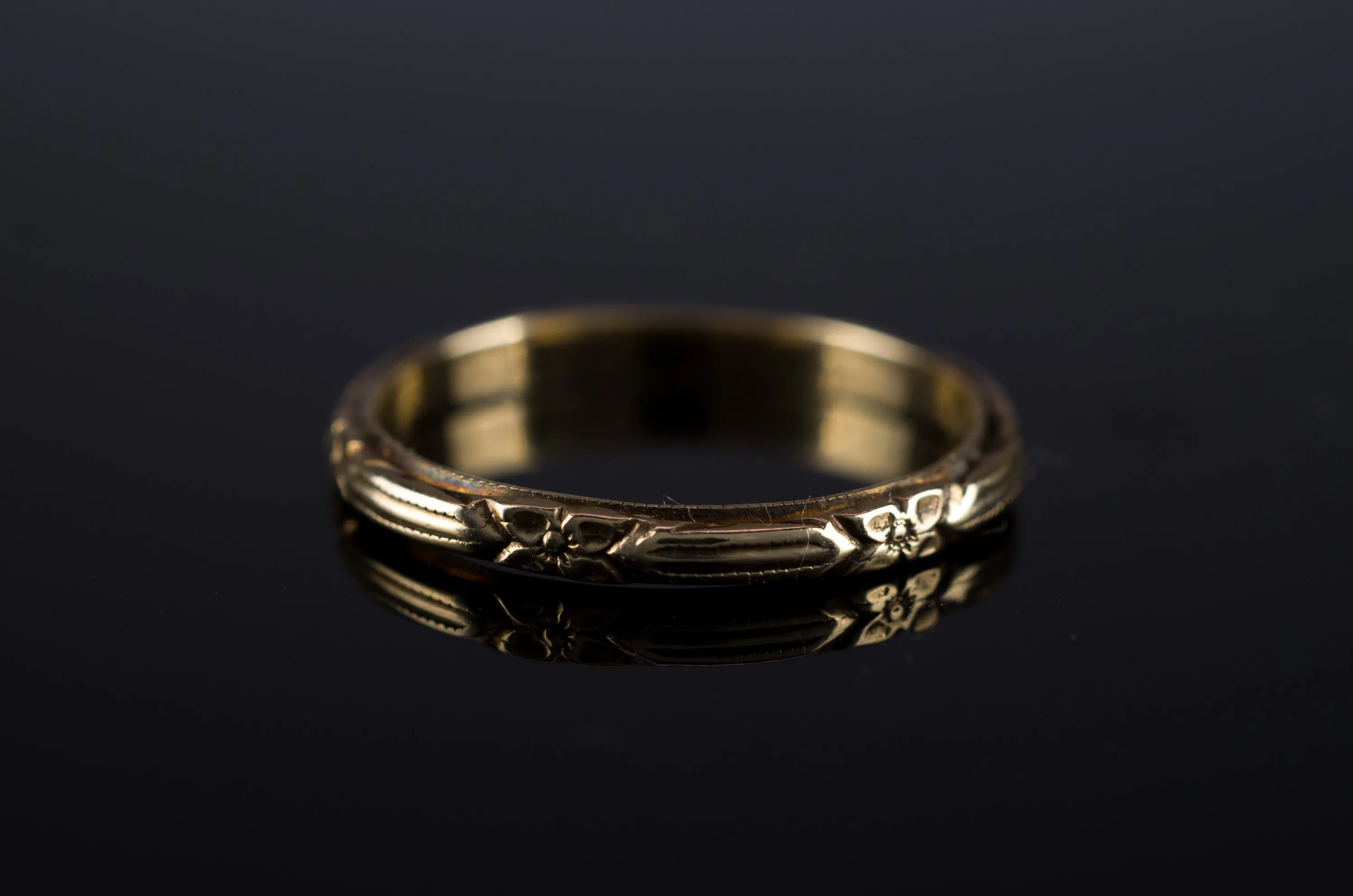 VINTAGE ETCHED  YELLOW GOLD BAND