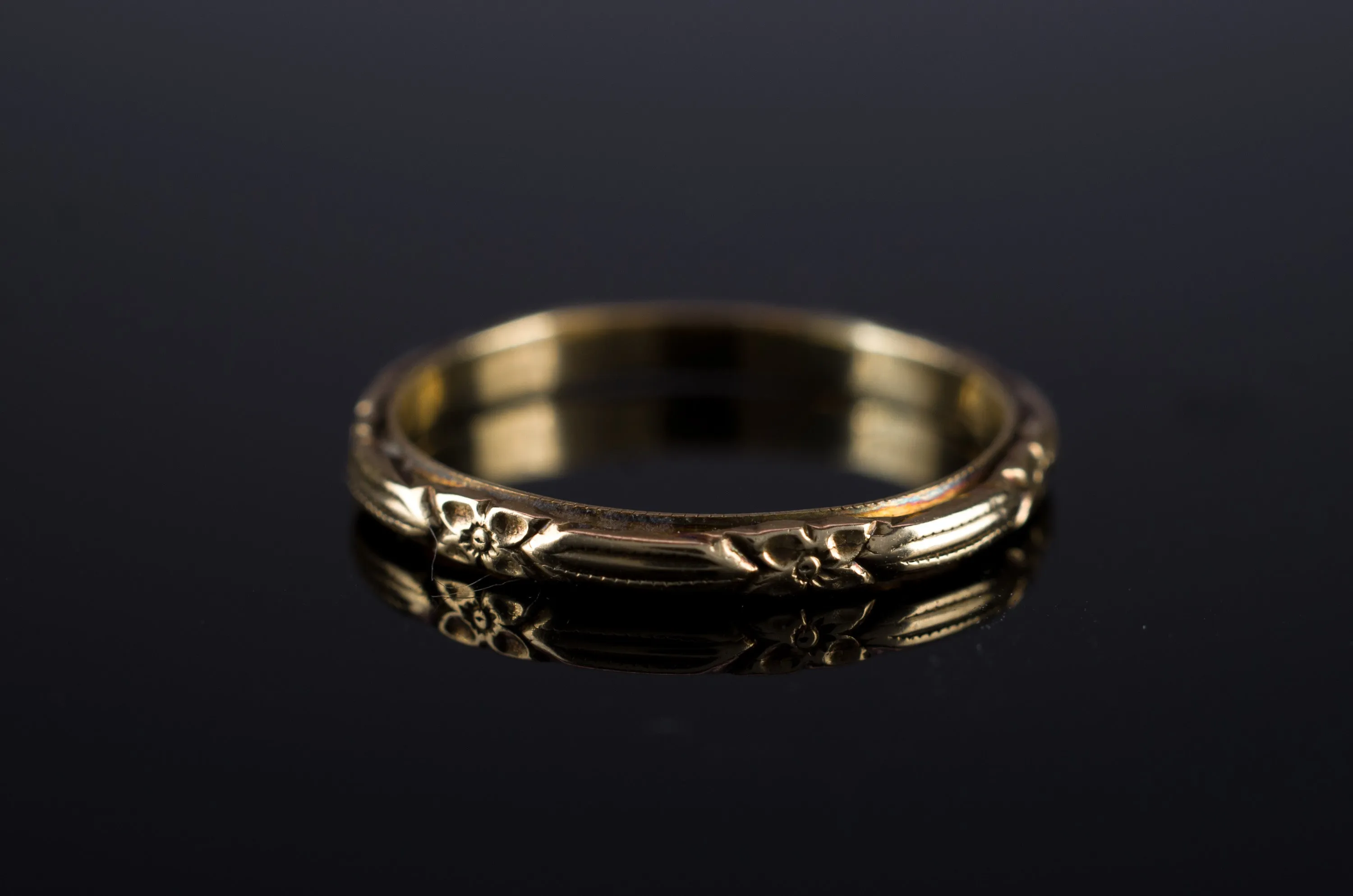 VINTAGE ETCHED  YELLOW GOLD BAND