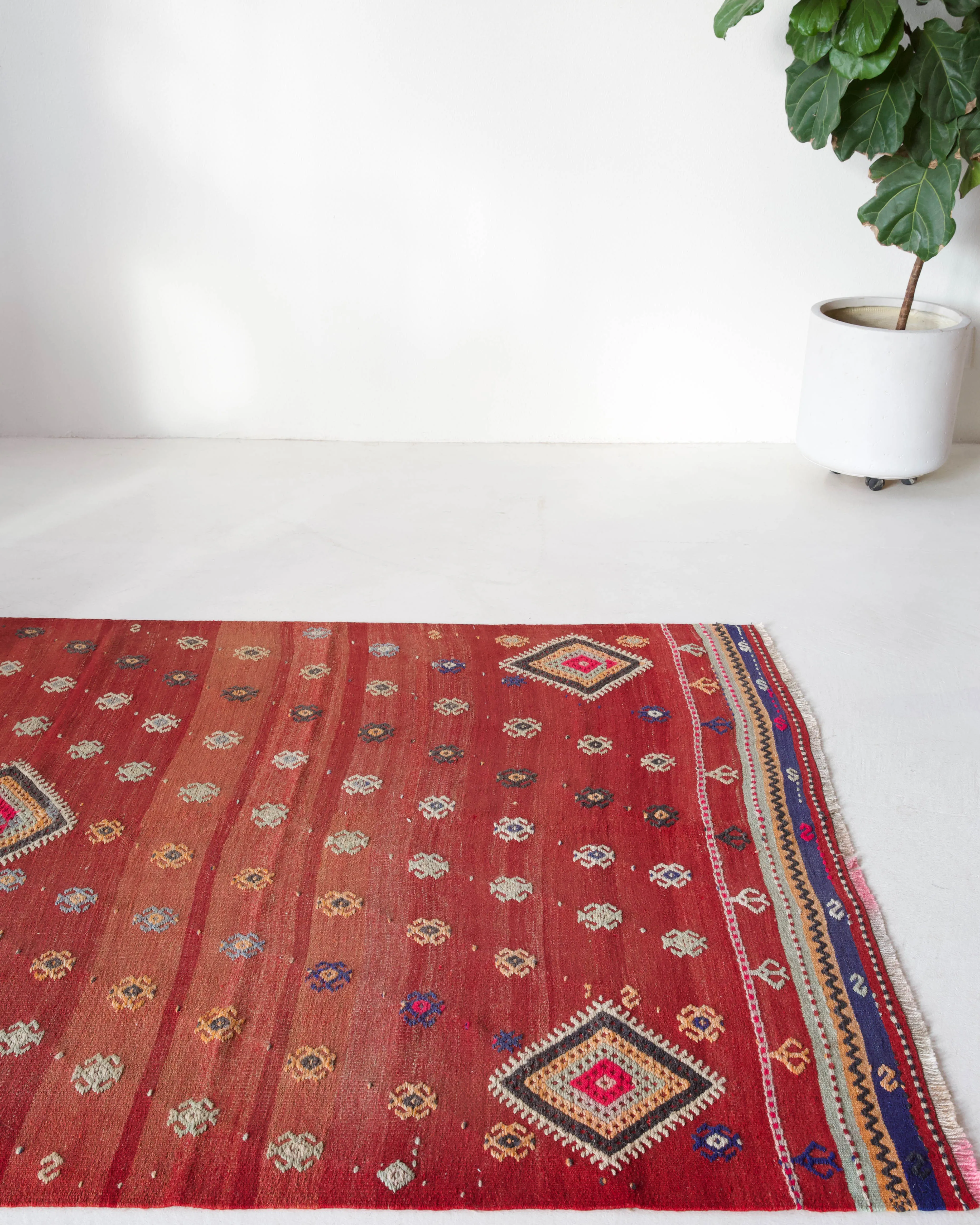 Vintage Manisa Kilim Rug 5'10"x9'5"