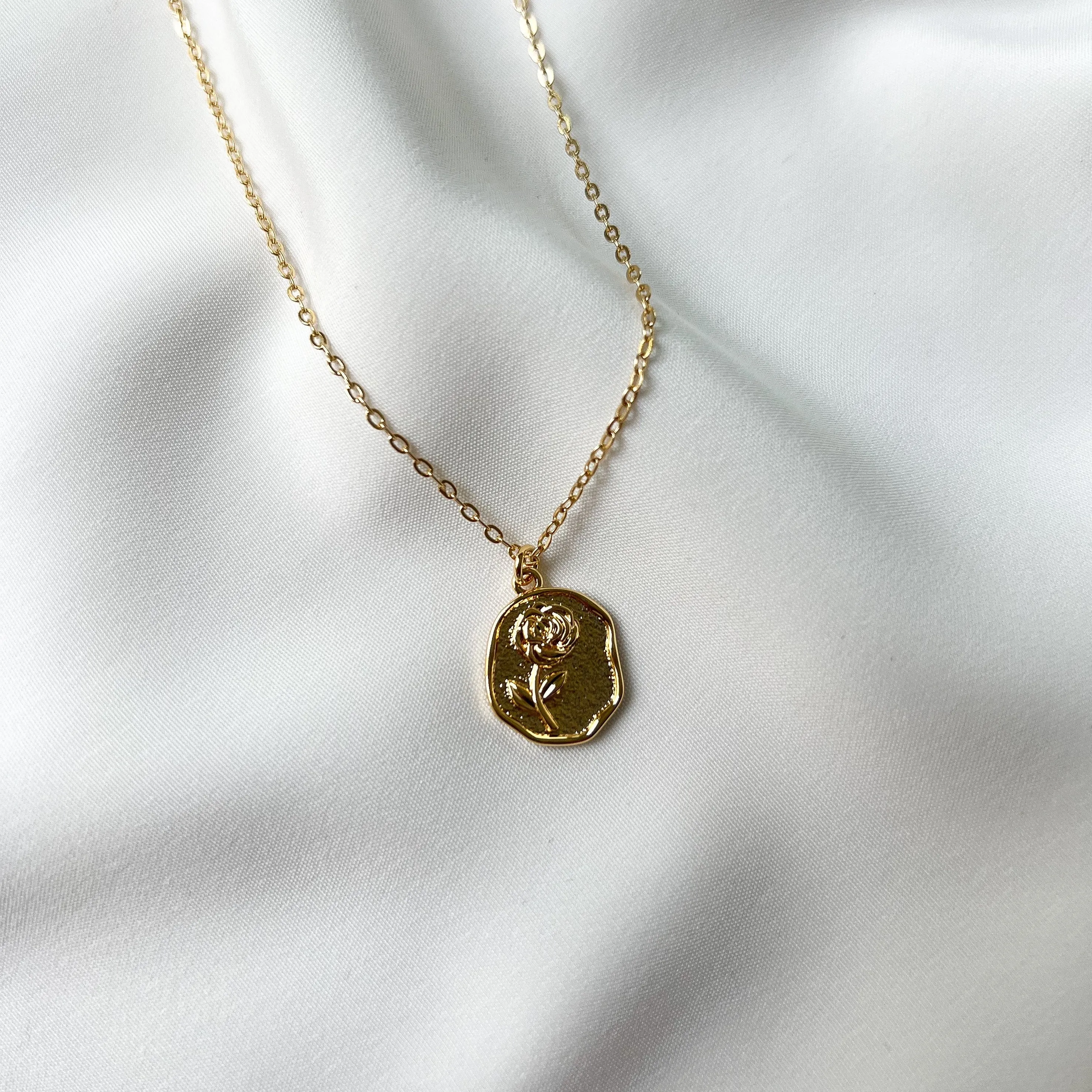 Vintage Rose | Dainty Flower Necklace