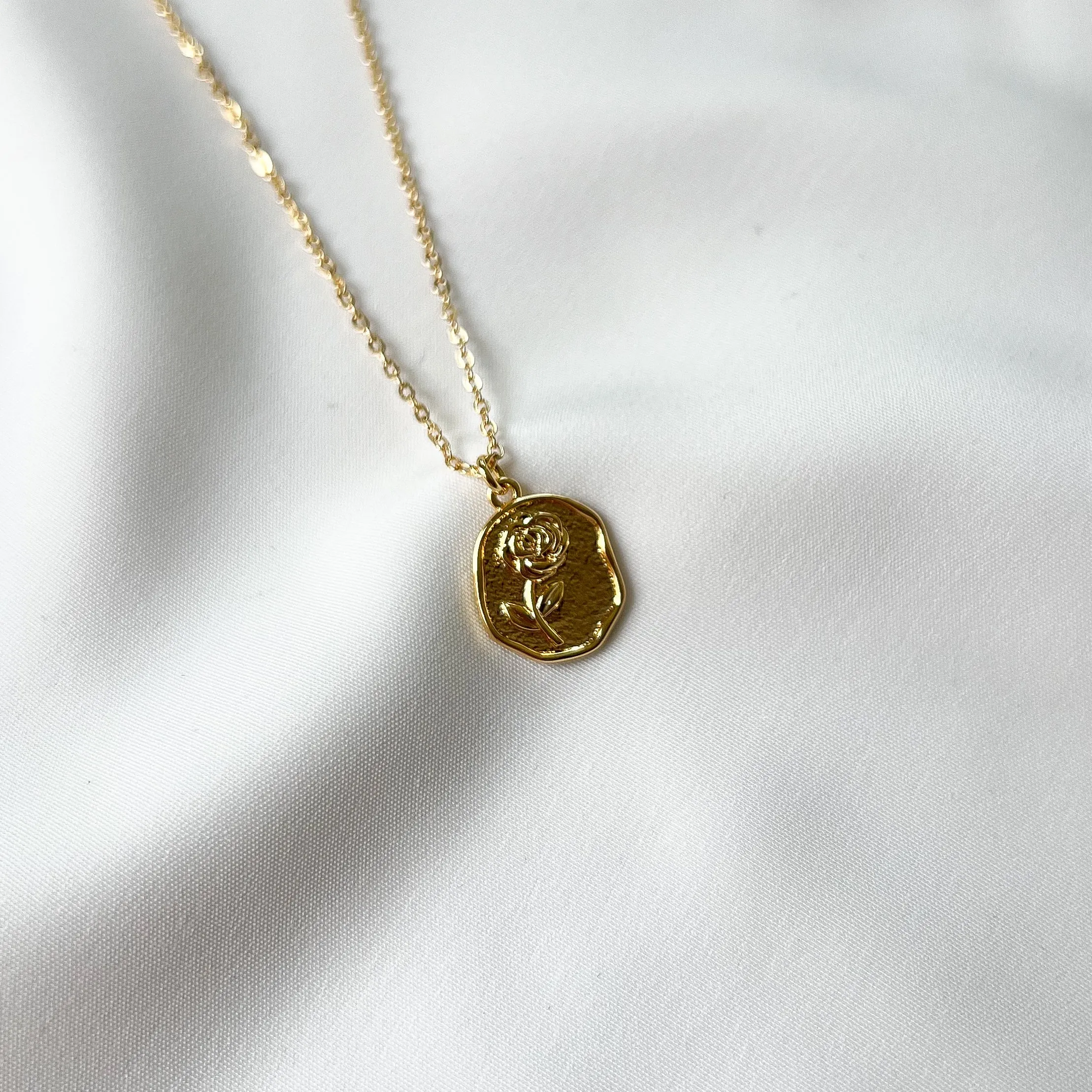 Vintage Rose | Dainty Flower Necklace