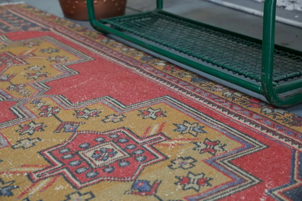Vintage Turkish Faded Anatolian Rug 3.5ftx8.7ft